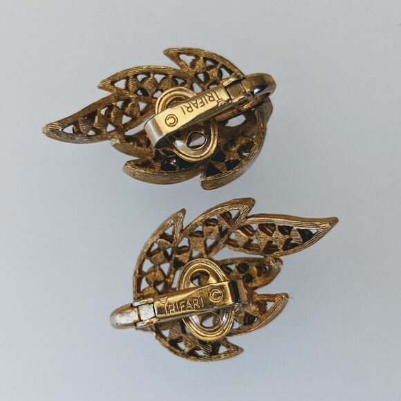 HOST PICK ⚒️ Vintage Alfred Philippo Trifari Clip On Earrings - Picture 4 of 6